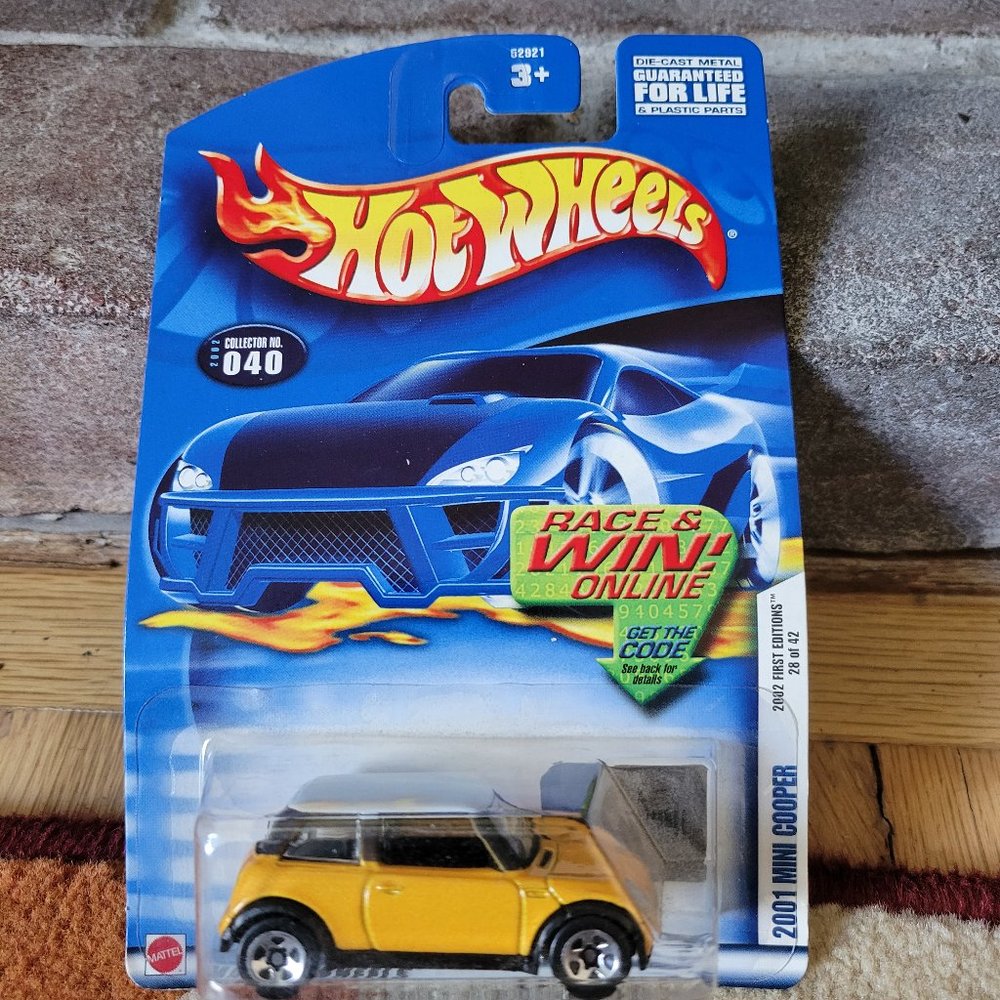 Hot Wheels - 2001 Mini Cooper Toy Car